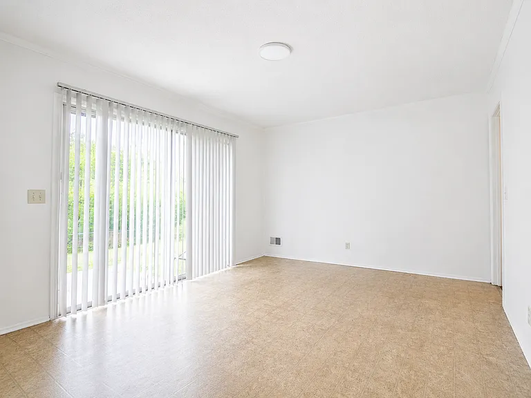 101 Lloydwood Dr — Photo 6