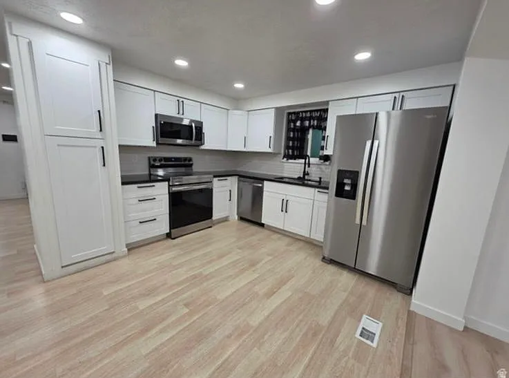 3 bed, 1500 sqft, $2,150 — Photo 3