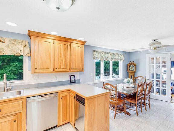 4th image of 33 Farnham Rd