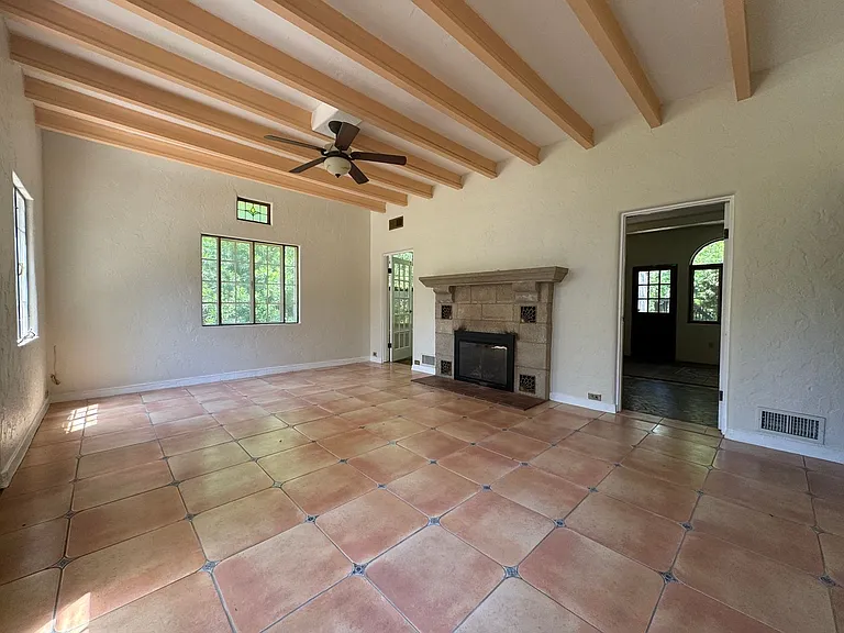 2616 SW 4th Pl — Photo 3