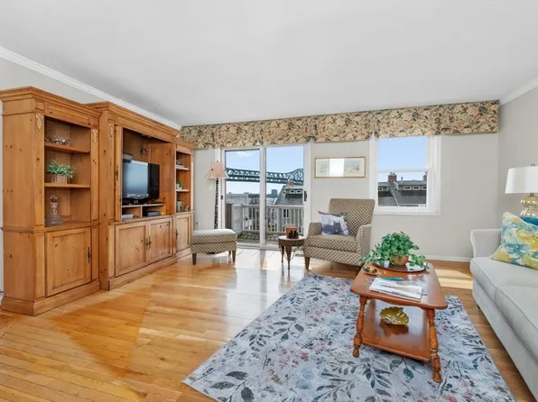 18 Breakwater Dr Unit 18, Chelsea, MA 02150