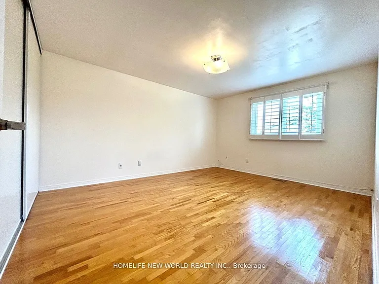 102 Madsen Cres — Photo 13