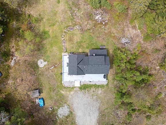 4th image of 33 Blake Farm Road