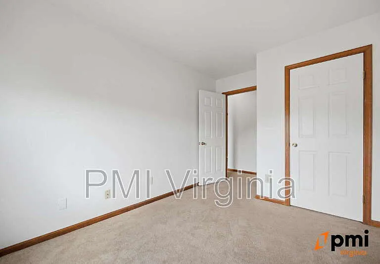 202 Stonehall Ct — Photo 29