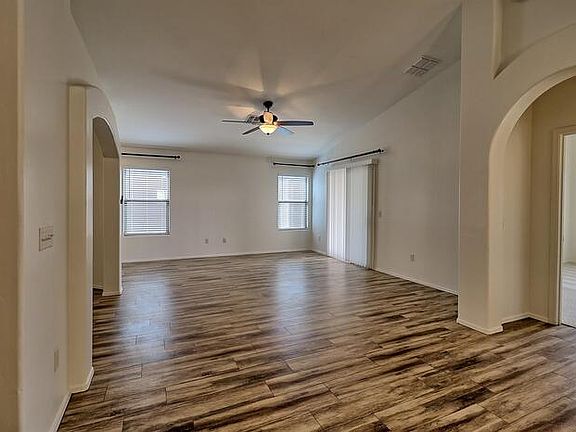 3rd image of 445 W Calle Franja Verde