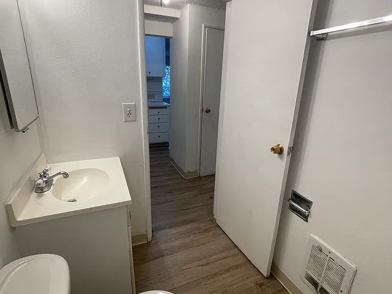 5410 Ivanhoe Pl NE #1 — Photo 8