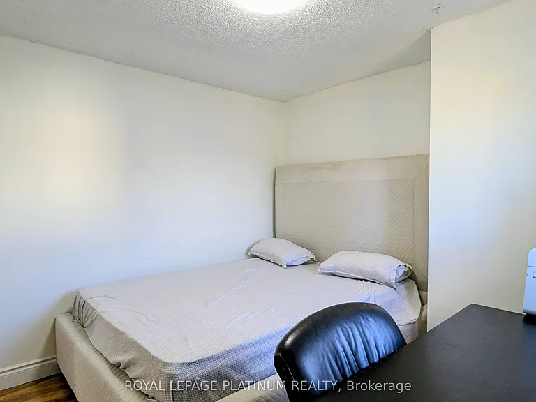 4 Gervais Dr — Photo 23