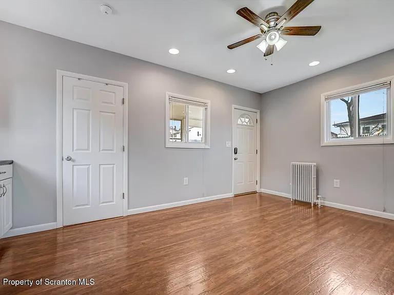 2725 Cedar Ave — Photo 20