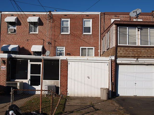 2nd image of 804 3rd Ave