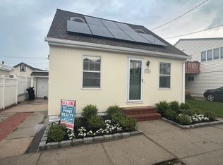 23 Garden City Ave, Point Lookout, NY 11569
