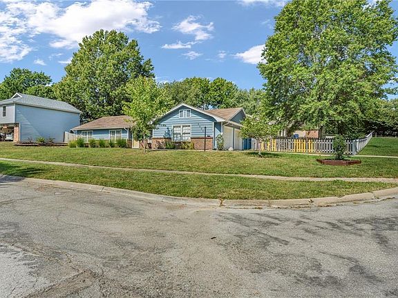 3rd image of 3600 Parkview Ct