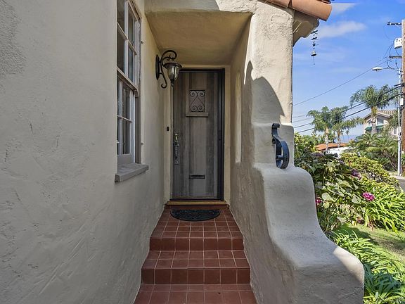 3rd image of 607 Arenas St