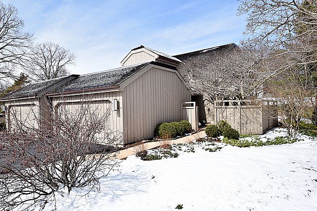 1st image of 90 Foxwood Ct