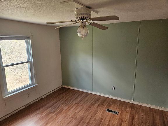 5th image of 854 Higgins Road
