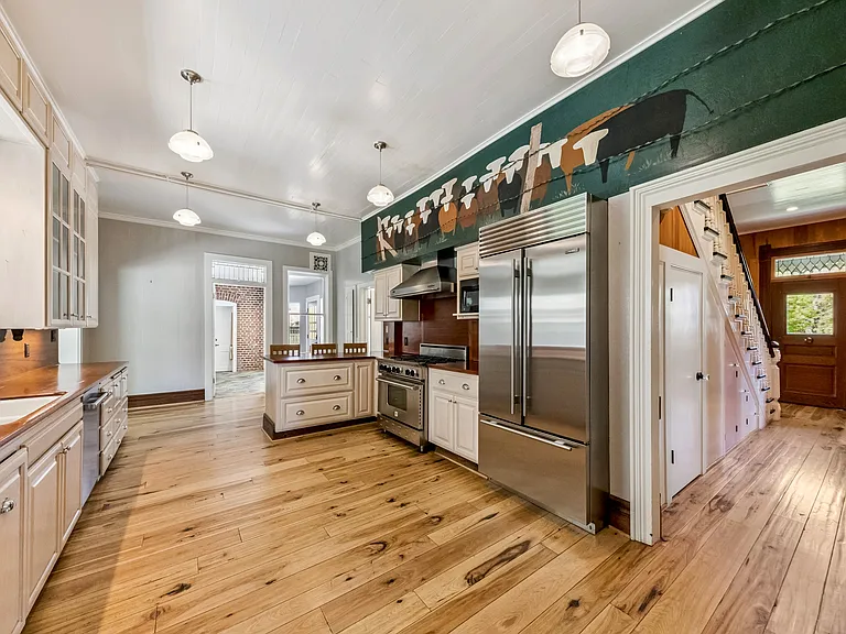 1049 Dressler Ln — Photo 12