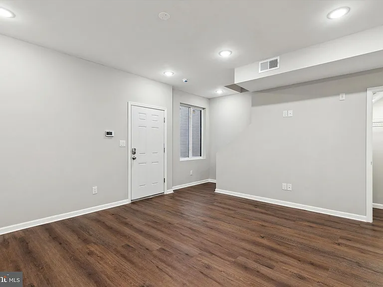 1230 N Marshall St #3R — Photo 6