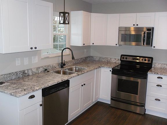 3rd image of 77 Applewood Dr #77