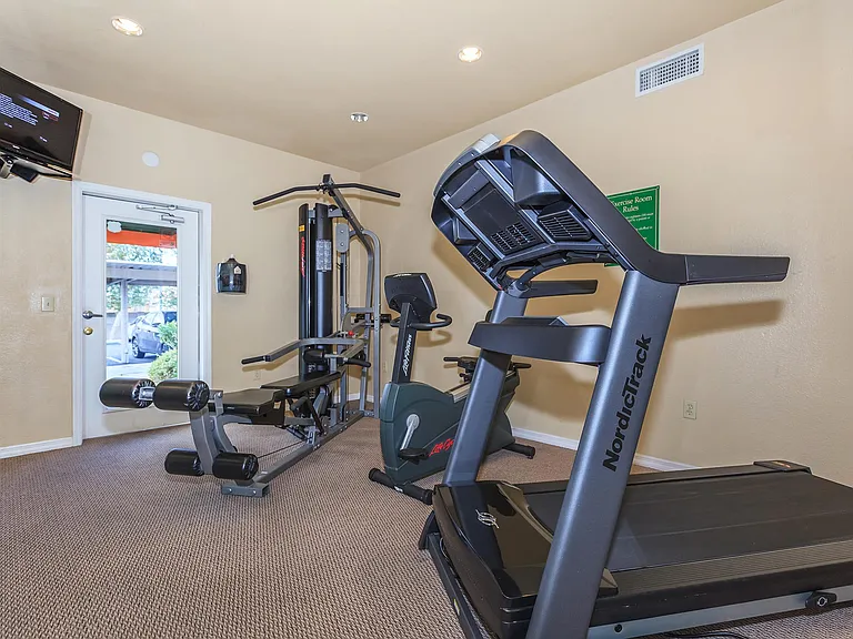 Deer Valley Regency Apartments — Photo 5