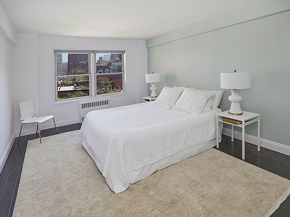 5th image of 135 Willow St APT 908