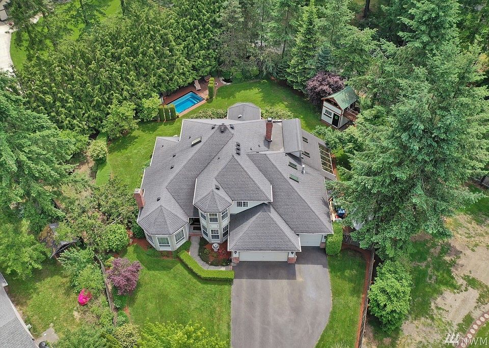 Welcome home to this modern Victorian on a shy 1/2 acre lot! Every inch of this Maple Valley custom is perfectly appointed & exu