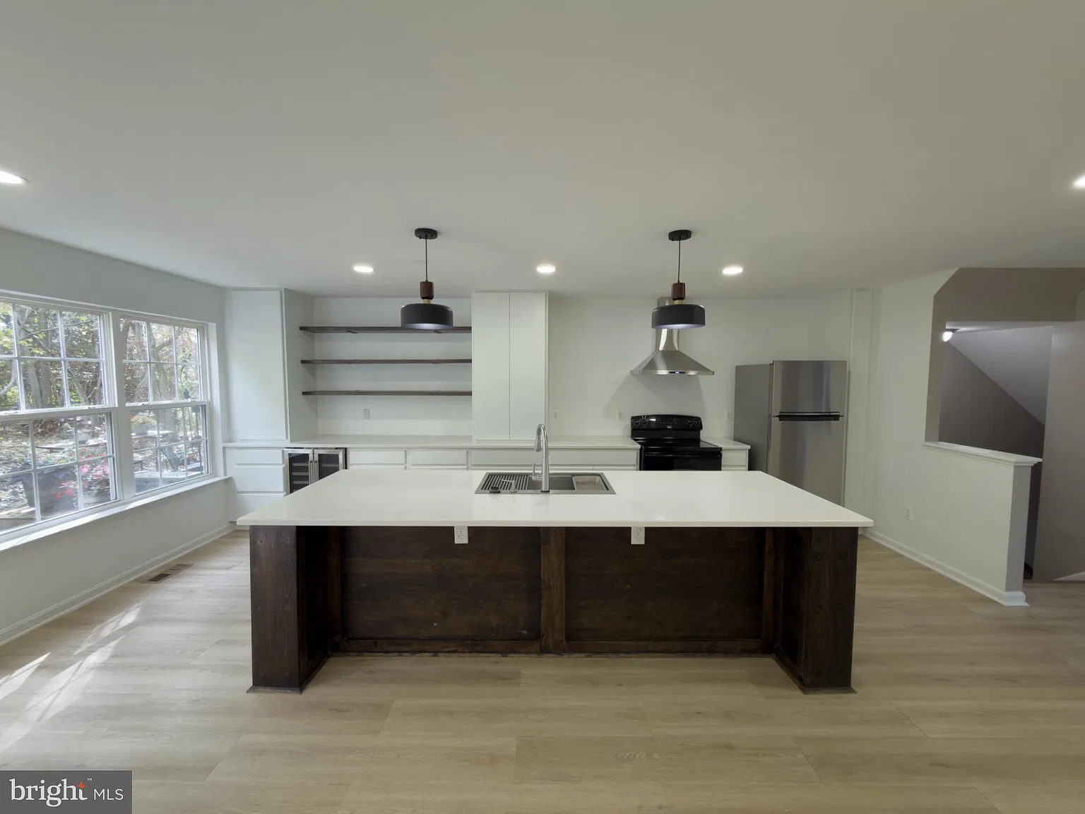 3 bed, 2.5 bath, 2284 sqft, $2,200 — Photo 2