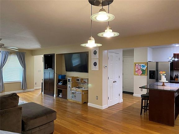 2nd image of 2667 S Twin Oaks Valley