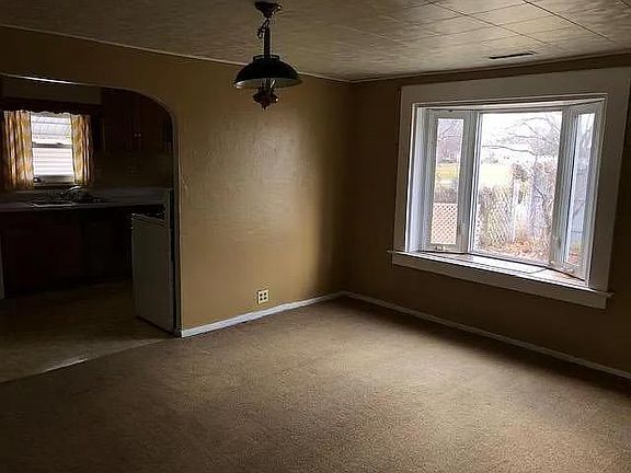 5th image of 235 W Spruce St