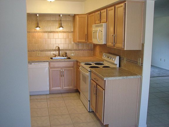 3rd image of 500 Bayview Dr NE APT D