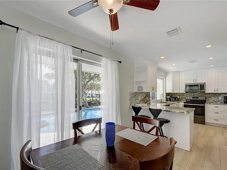 840 SW 7th St — Photo 23