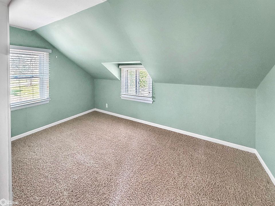 19th image of 608 Douglas Ave
