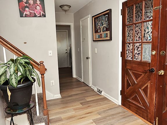 3rd image of 124 Timber Ridge Dr