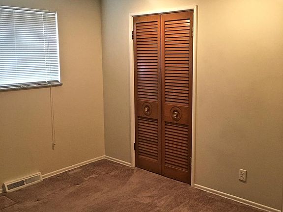 5th image of 721 Lepere Ave APT A