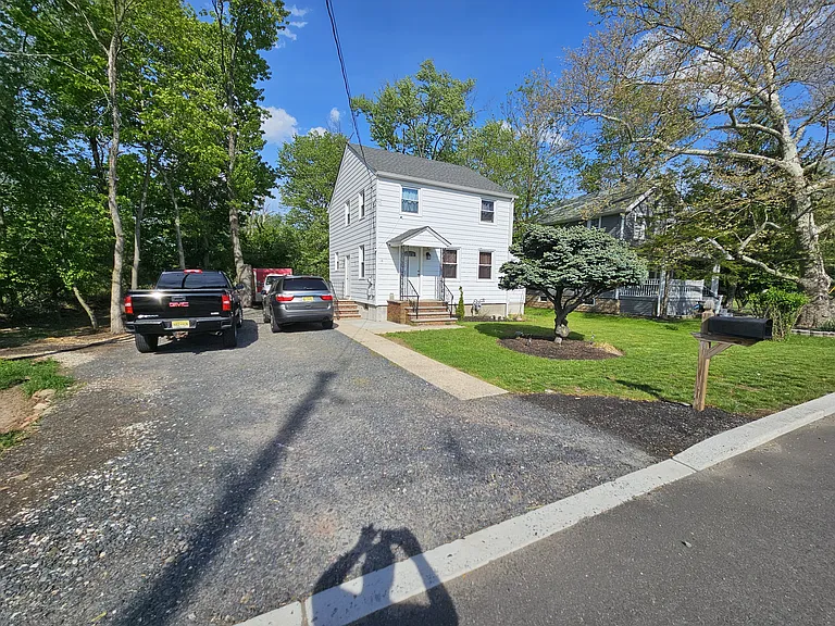 16 Henderson Rd — Photo 1