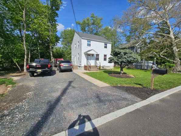 16 Henderson Rd, Kendall Park, NJ 08824