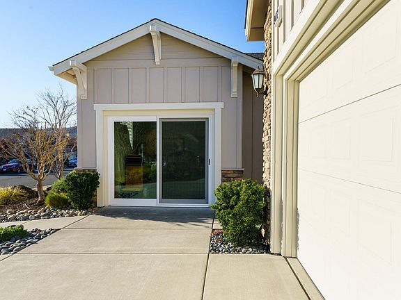 4th image of 9412 Oak Trail Circle