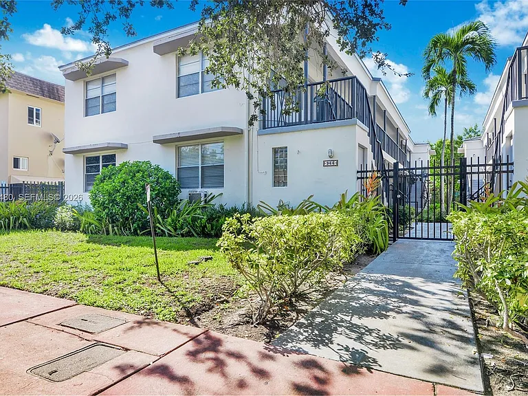 974 Biarritz Dr #11 — Photo 1