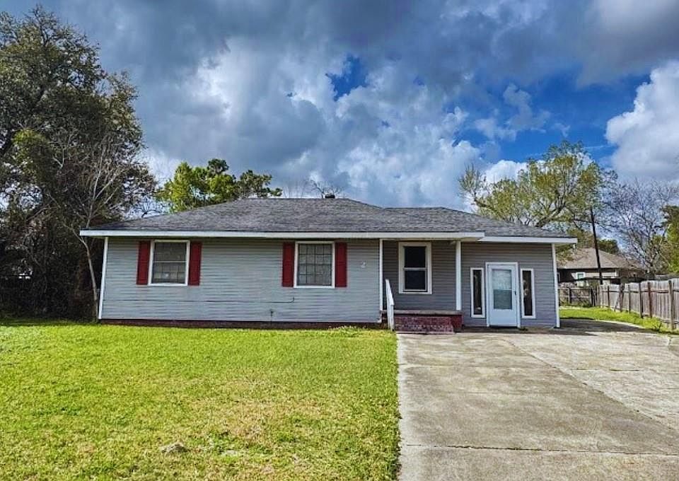 1st image of 2 Pacific Cir