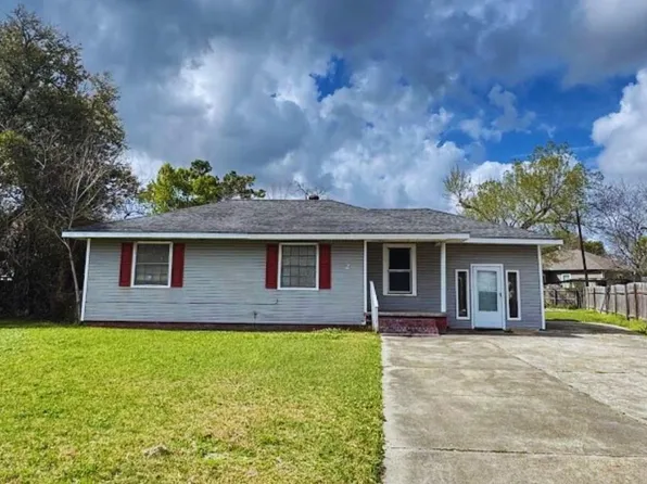 2 Pacific Cir, Orange, TX 77630