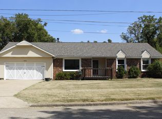 1054 S Peach Tree Ave, Springfield, MO 65804