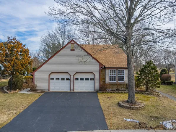 15 John Adams Ct, Monroe Township, NJ 08831