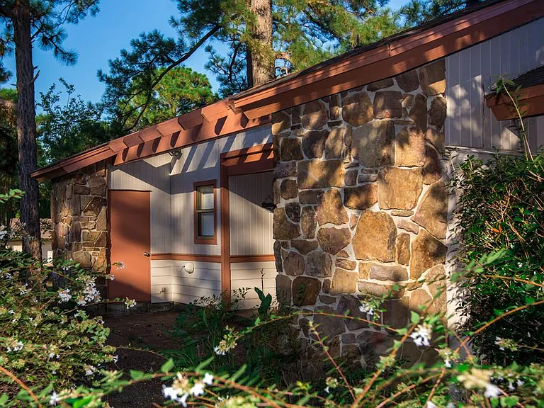 408 Club Villa — Photo 1