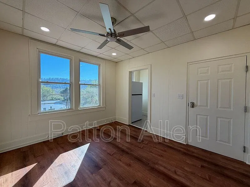 43 Ravenscroft Dr — Photo 3