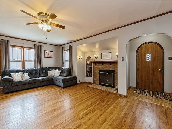 3rd image of 206 S 7th St