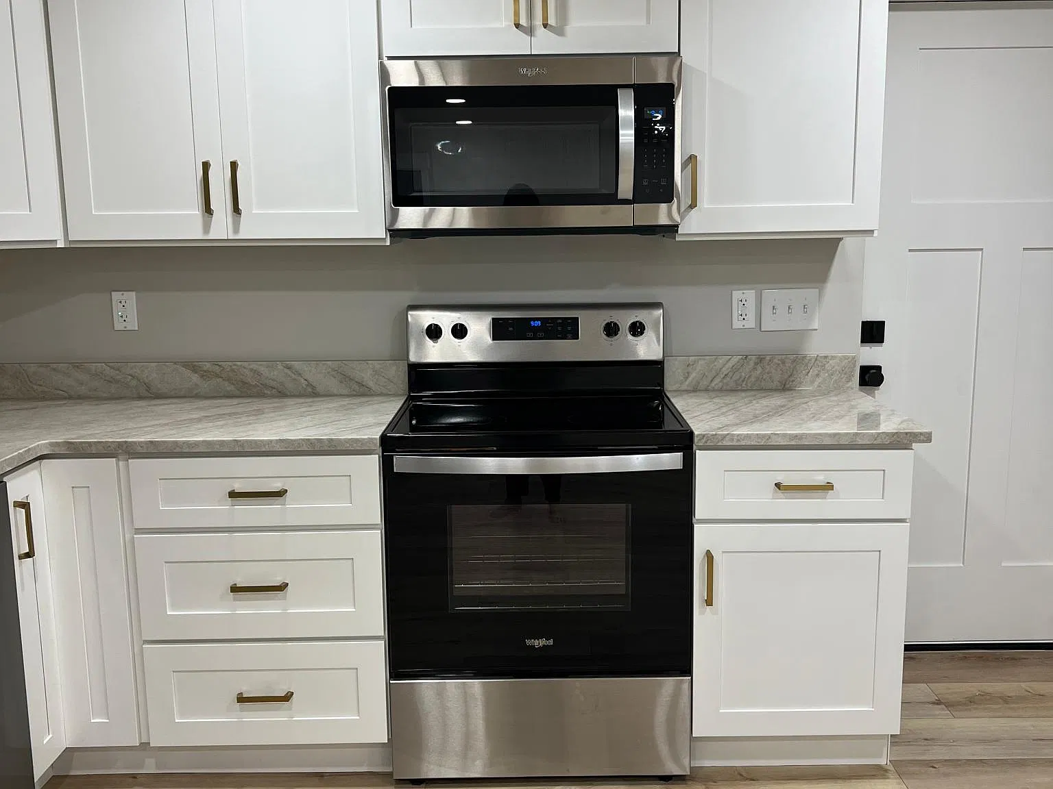 552 W Woodland Rd — Photo 4