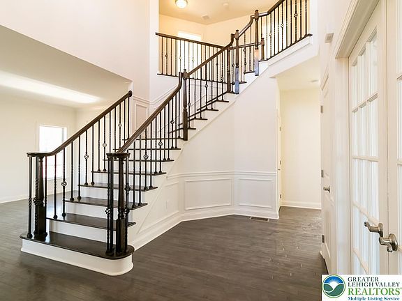 5th image of 35 Charlie Ct #3