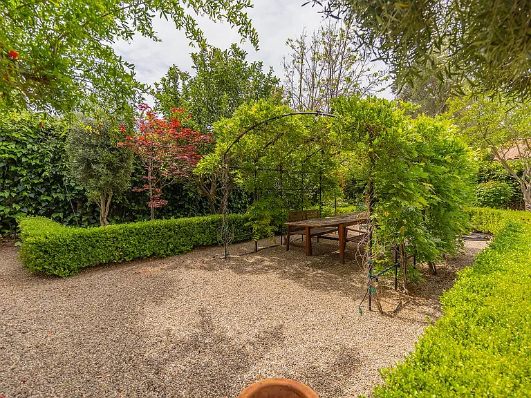 413 W Matilija St — Photo 28