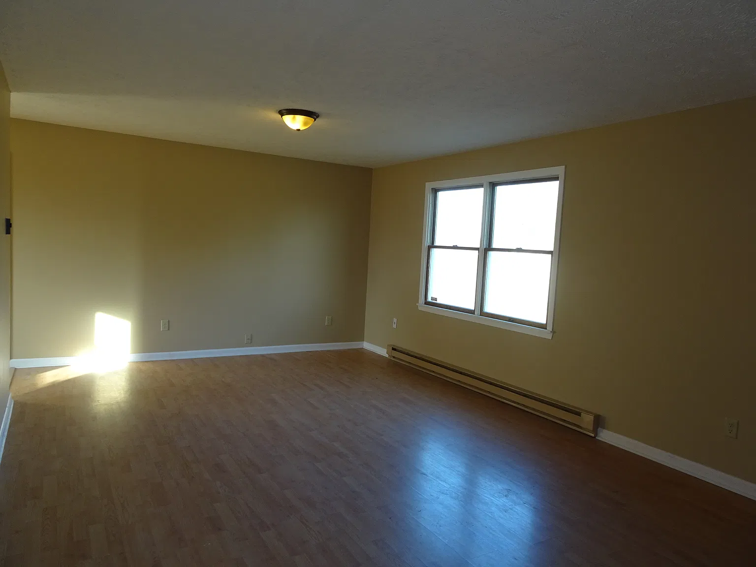3 bed, 1008 sqft, $1,290 — Photo 3