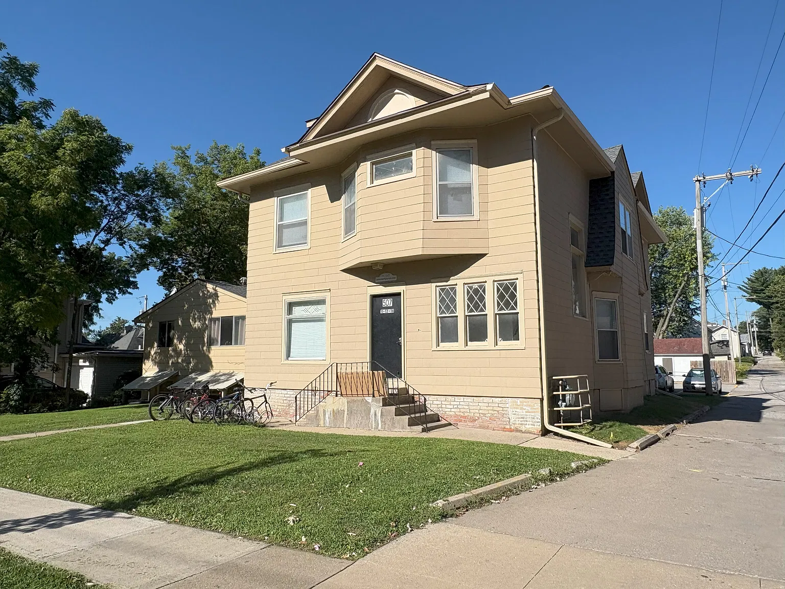 2 bed, 654 sqft, $1,352 — Photo 1