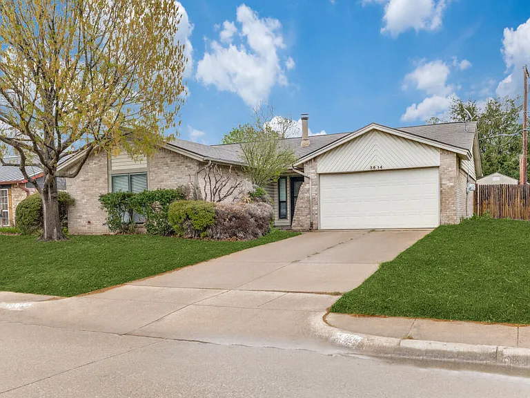 3914 Willowood Ln — Photo 3