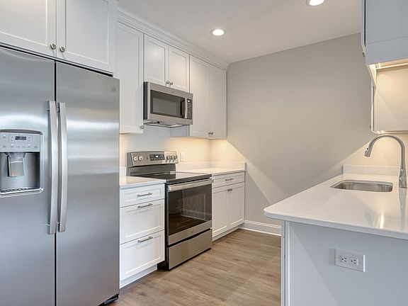 2nd image of 201 W Main St APT 9